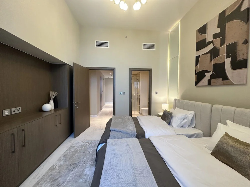 Manzil 4BR Penthouse in Dubai Creek w Harbour View