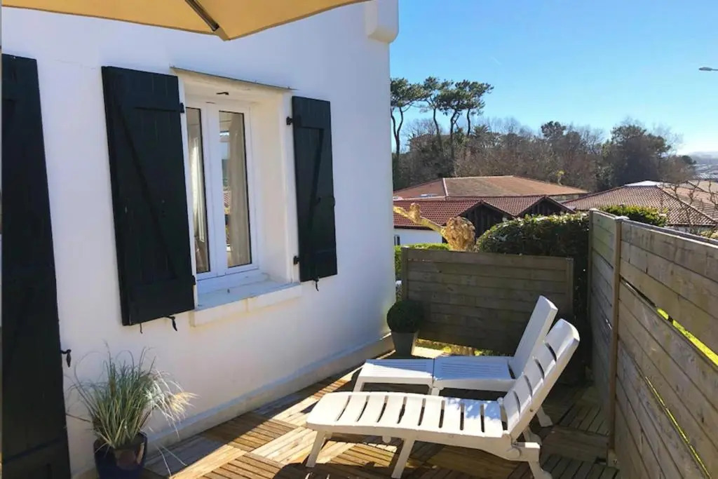 Charming Flat With Terrace 500m From The Beach