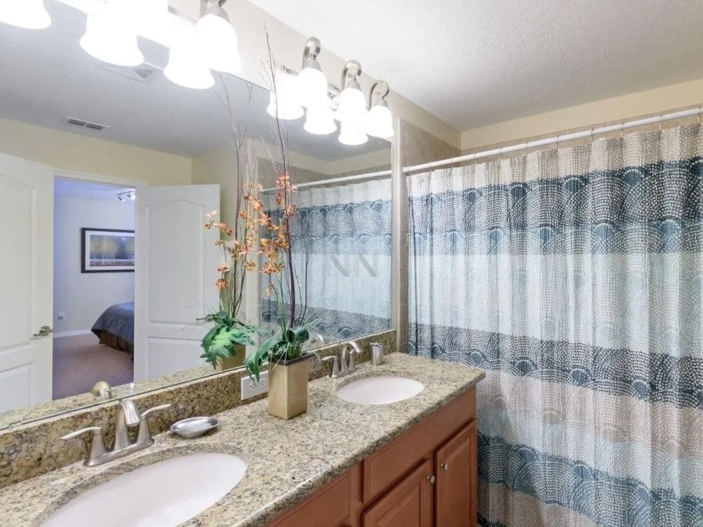 Paradise Palms Vacation Home 4 Bedrooms townhouse by RedAwning
