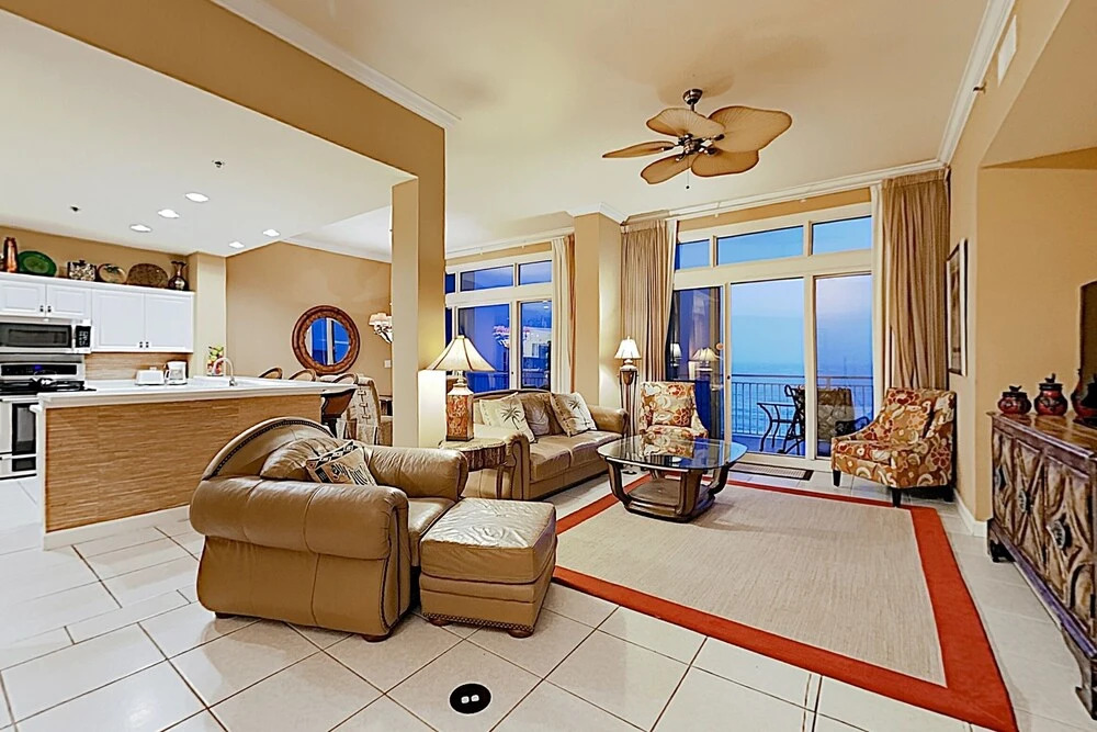 Gulf-view Penthouse - Pools, Adjacent To Beach 4 Bedroom Condo