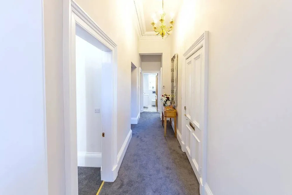 Wonderful Luxury West End Apartment