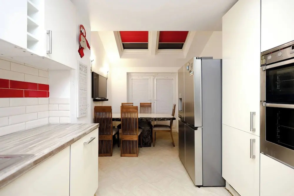Cozy Place in Salford, Sleeps 8, 4 Bedroom, 5 Beds