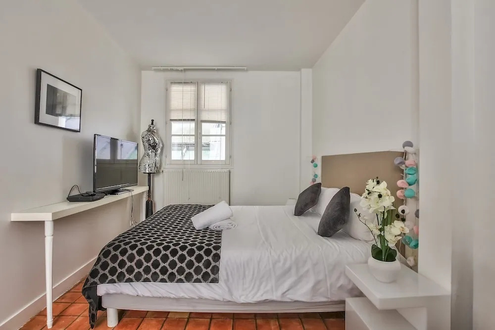 26 - Best Studio of Montorgeuil District