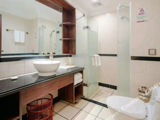 Golden Lotus Herton Seaview Hotel