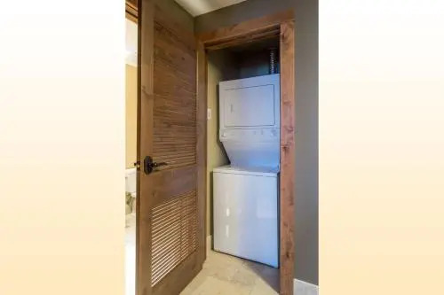 Edgemont 2402 - Luxury Ski-in Ski-out Condo