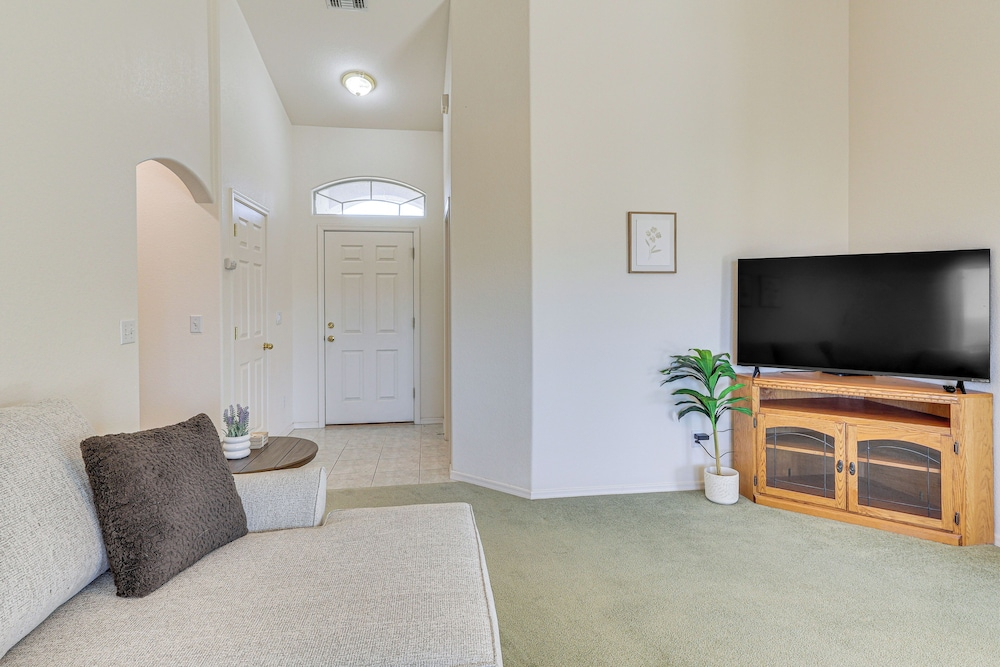 Desert Getaway w/ Serene Views in Bullhead City!