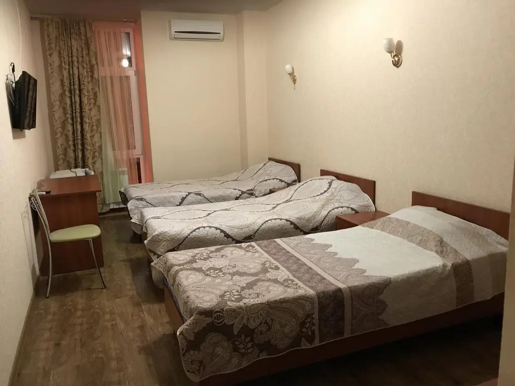 Леона