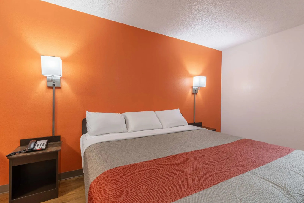 Motel 6-Bryan, TX - University Area