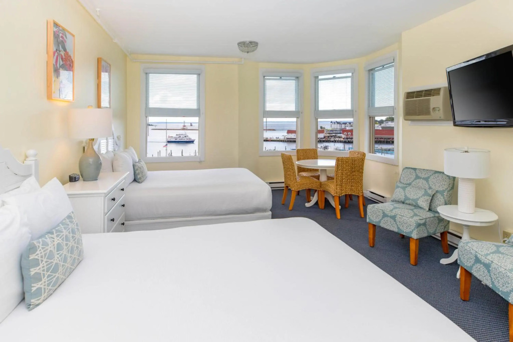 Island House Hotel