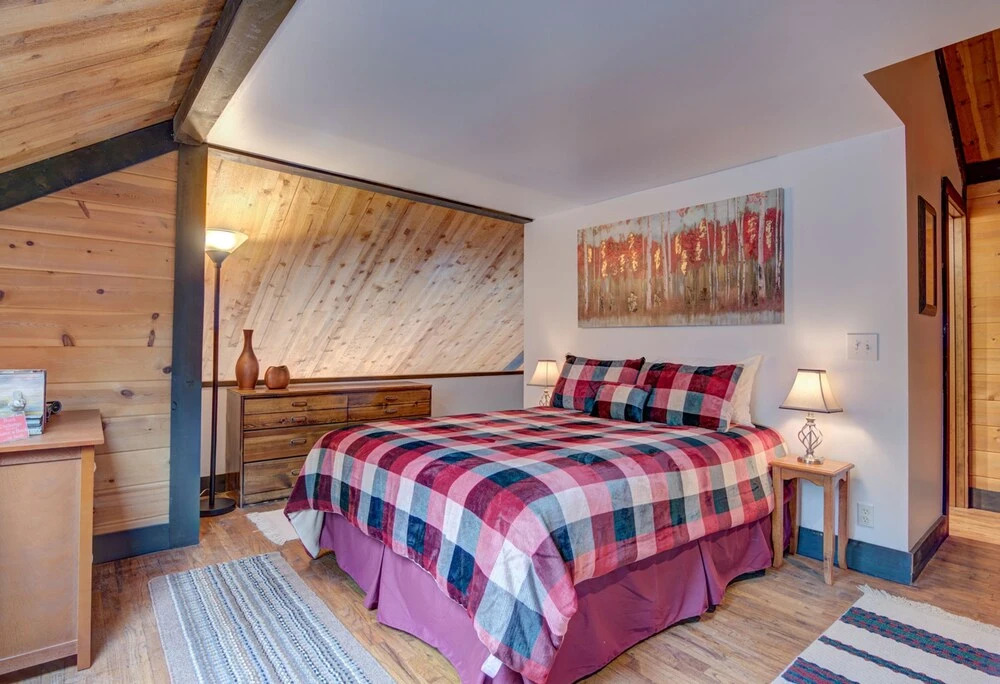 Pole House #14 by Village Properties at Sunriver