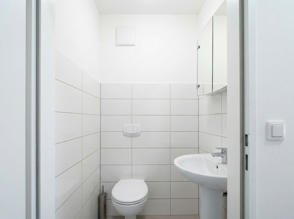 Only 15 Min to Center - Comfortable 1BR Apartment with TV & WIFI