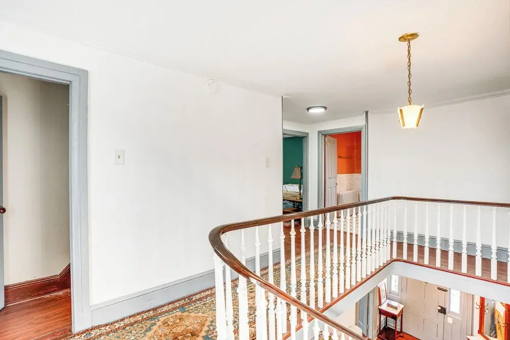 Experience a 17th-century Spring Manor