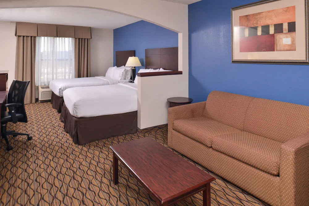 Holiday Inn Express & Suites Central Omaha by IHG