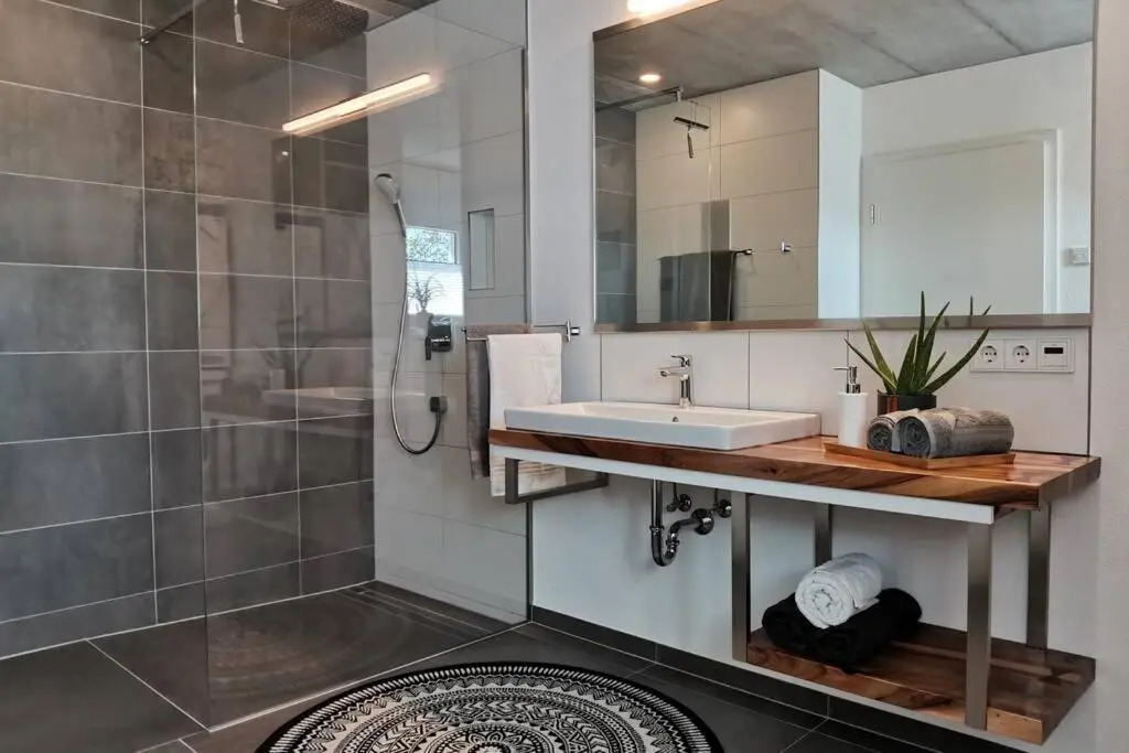 Moderne Ferienwohnung Rhenum mit Wallbox