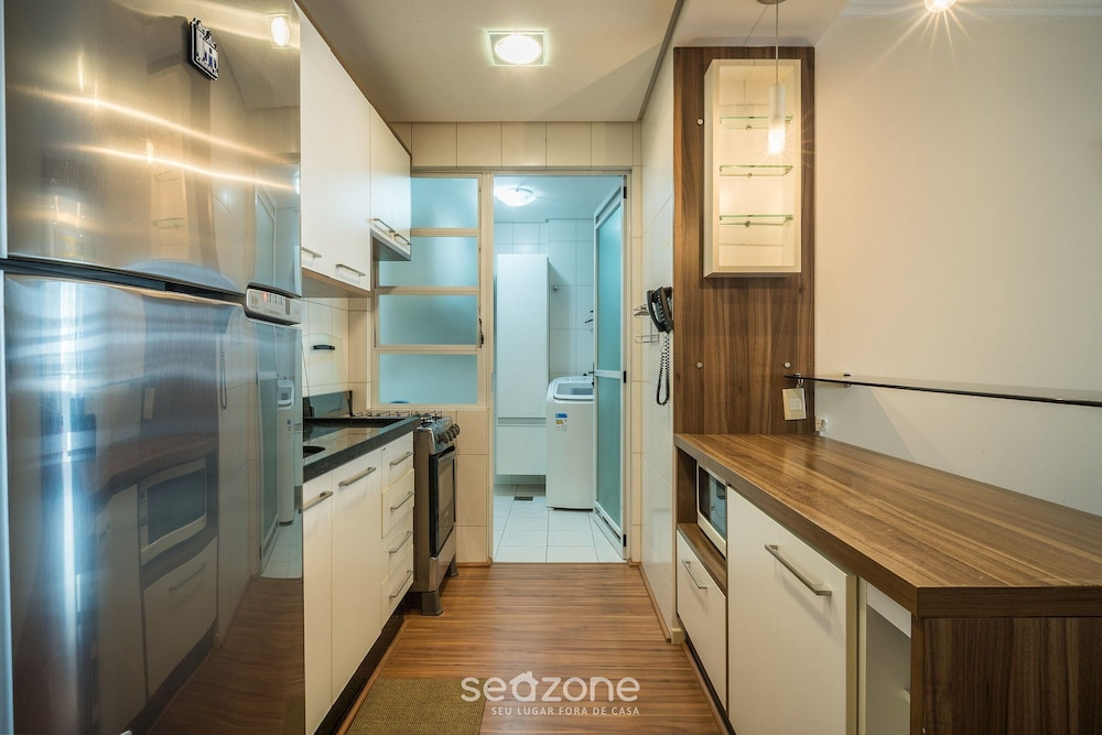 Sophisticated Apartments Just Minutes From Lagoa da Conceicao and Praia Mole Elts