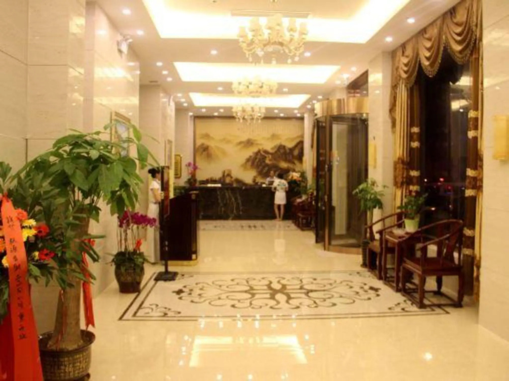 Jiangnan Baoyue Business Hotel (Sea Travel Duty Free Eternal Love Store)
