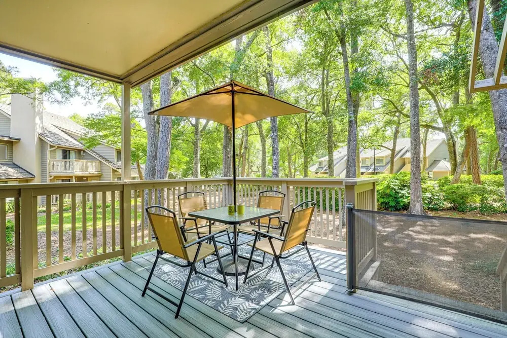 Private Deck & Pool Access: Myrtle Beach Getaway!