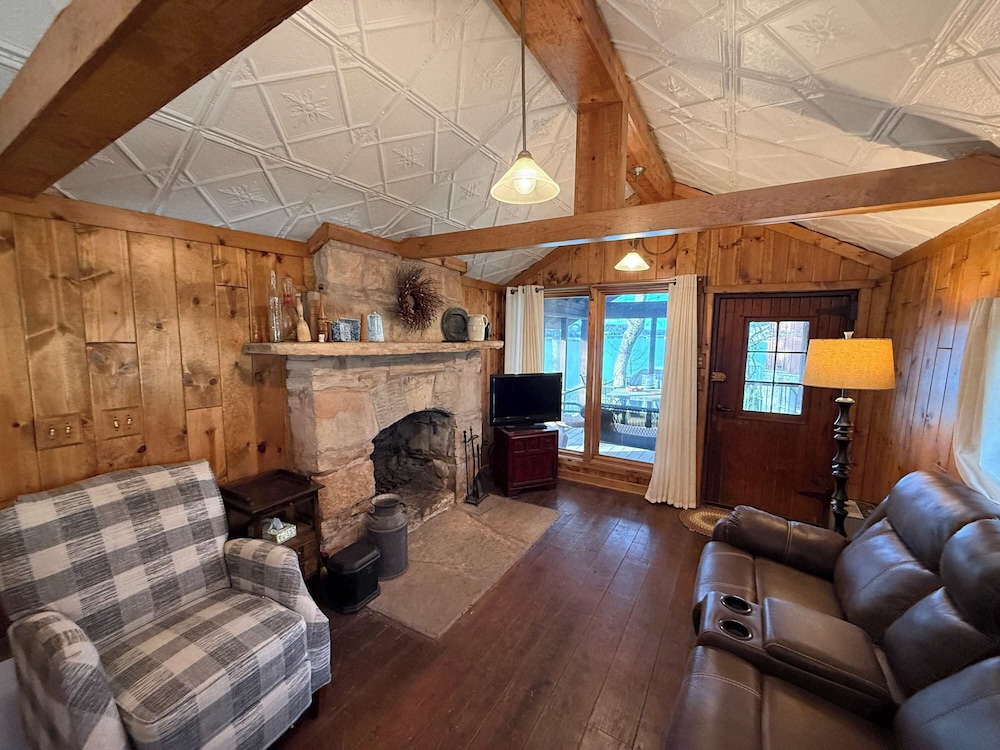 Log Cabin Retreat Two Cabins, One Stay