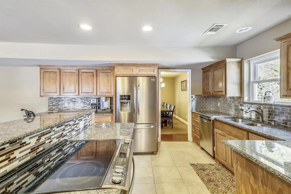 Franklin Mansion - Huge Near Stadiums W/pool & Hot Tub 5 Bedroom Estate