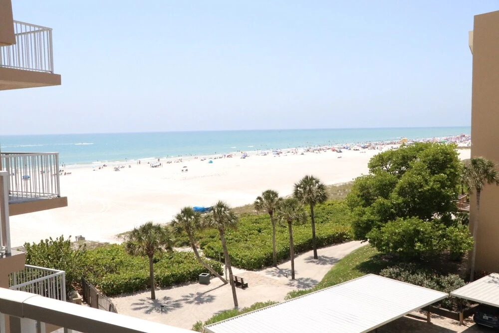 Jamaica Royale T52 - 2 Br Condo