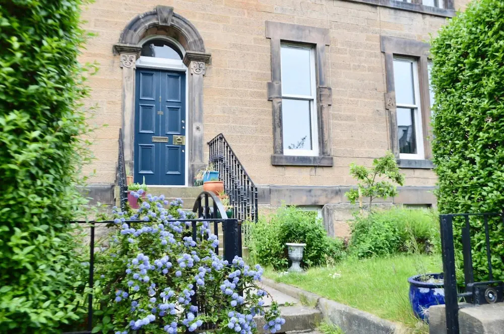 3 Bedroom Family Flat in Newington With Garden