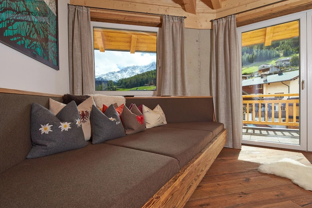 Alpendiamond Ski in & Bike Out apartments Top 200, 400 & penthouse 600