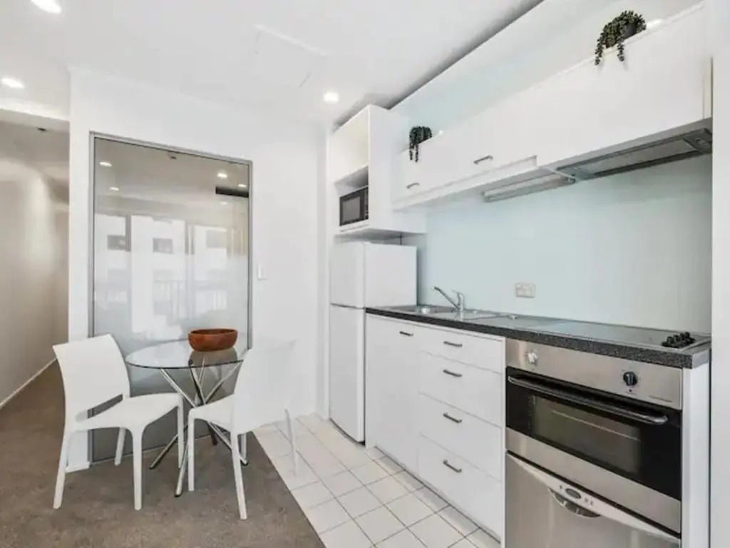 Lovely Two Bedroom Apartment Close To Sky Tower