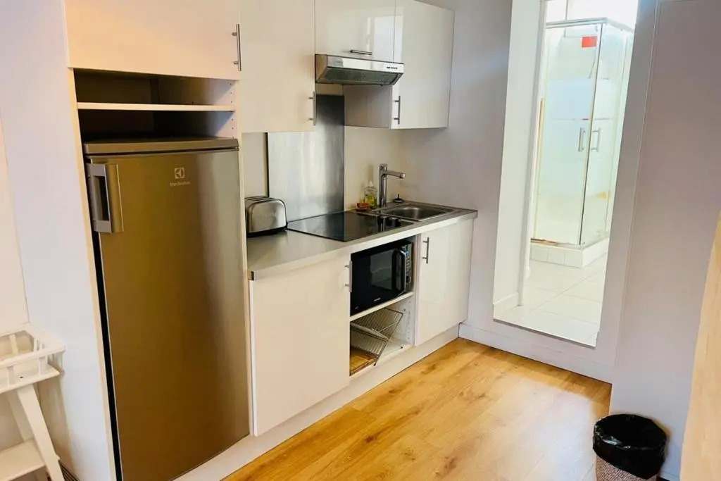 Furnished Studio in A Quiet Authentic Area Near All Amenities