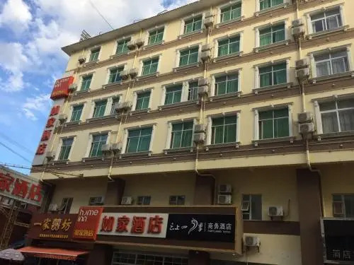 Jiahe Hotel (Xishuangbanna Jinghong Manting Park Poshui Plaza)