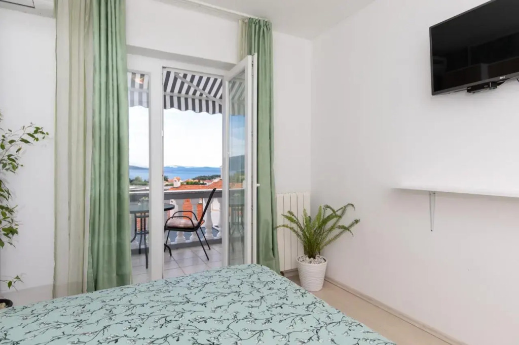 Apartment & rooms Ivica