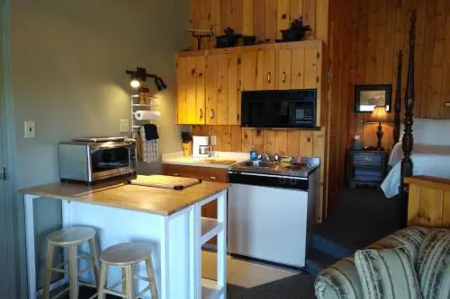 Amherst Shore Country Inn