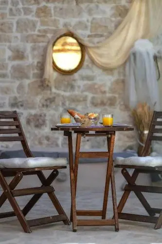 Paxos Fairytales Lovenest 2