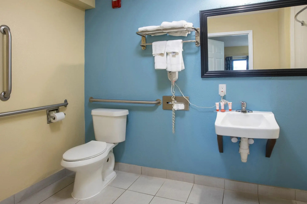 OYO Hotel Knoxville TN Cedar Bluff I-40