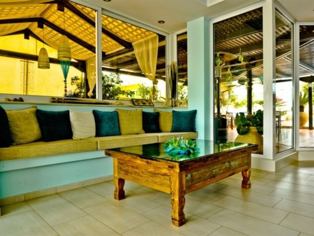 Mari Apartments