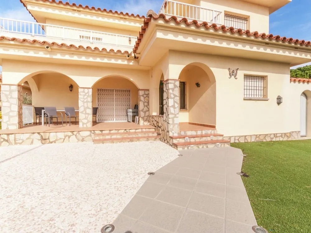 Alluring Villa in L'escala With Private Swimming Pool