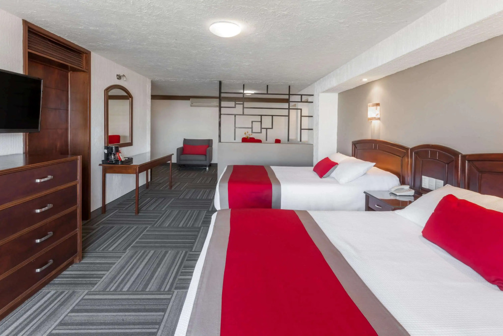 Ramada Plaza by Wyndham Leon