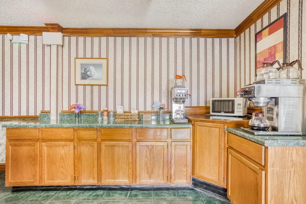 Palms Inn & Suites