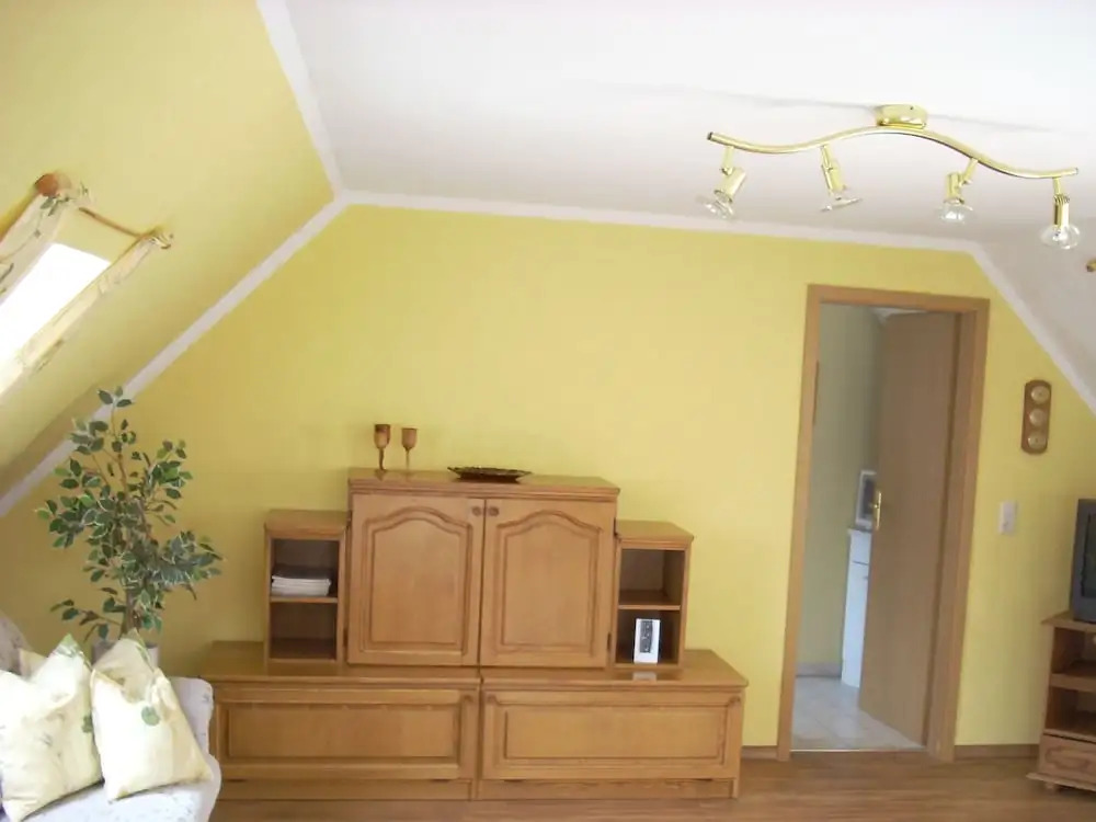 Beautiful Apartment in Wischuer with Fenced Garden