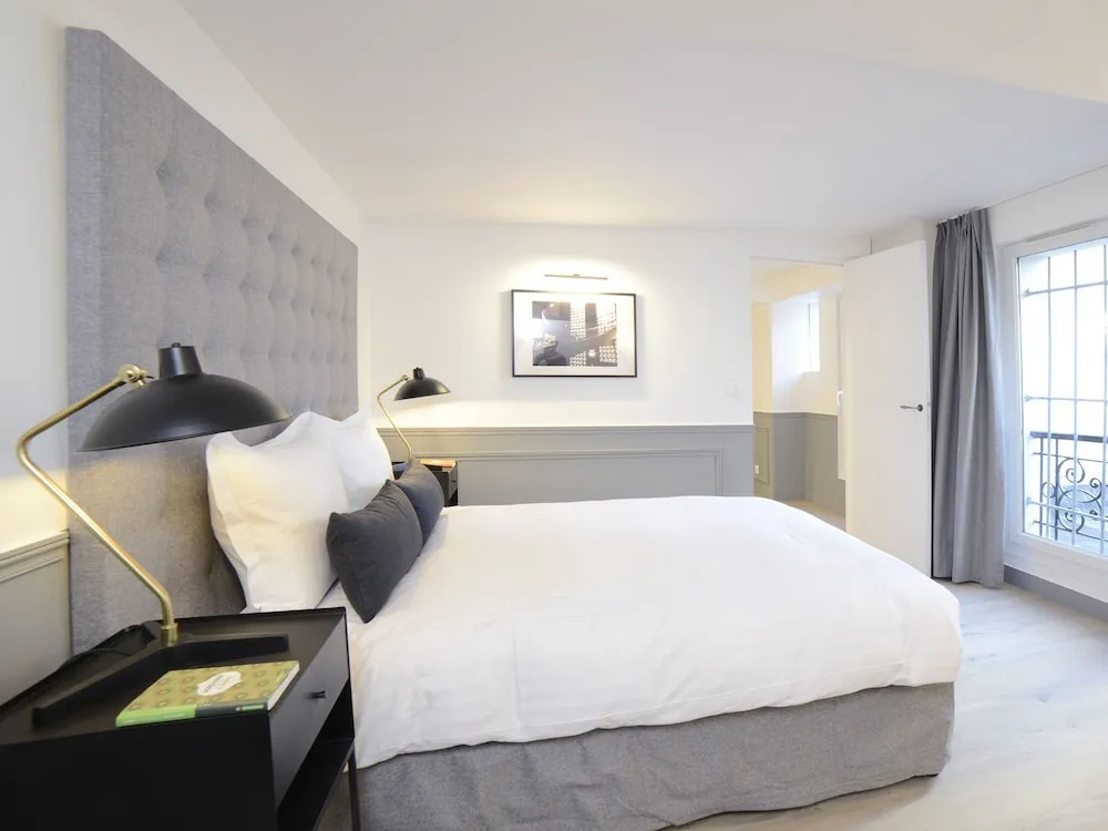 Luxury 4BDR Le Louvre I by Livinparis