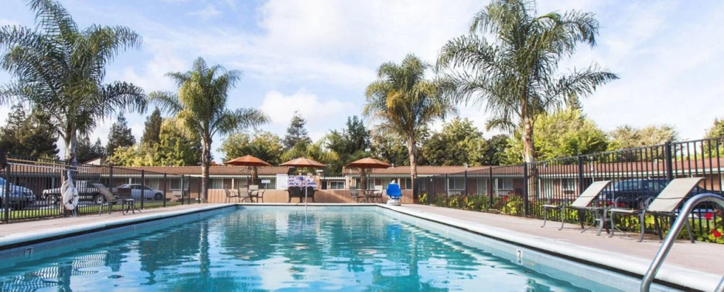 Tri-Valley Inn & Suites