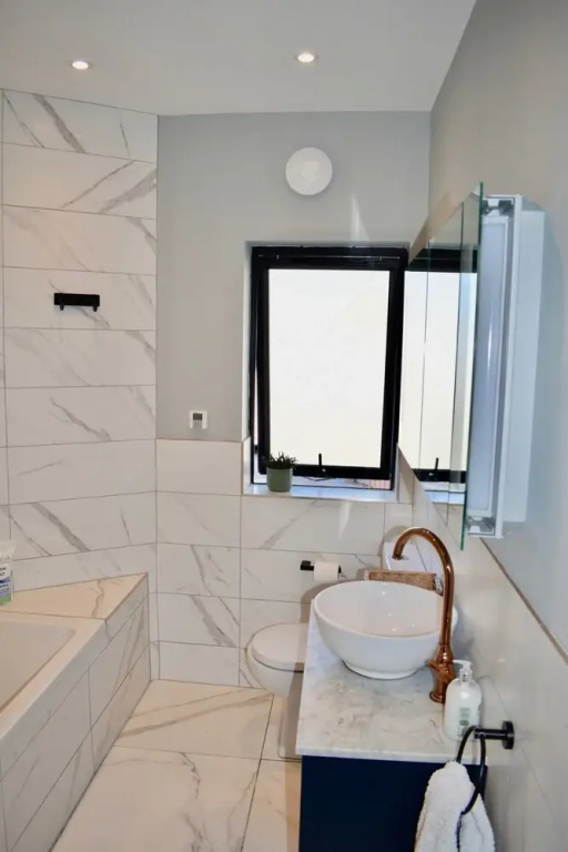 Modern 3 Bedroom House With Stunning Views
