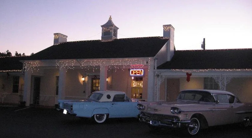 white columns motel