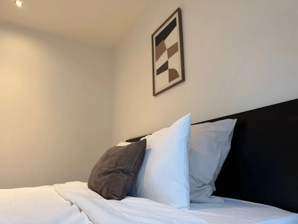 2 Private Rooms in Ghent Center