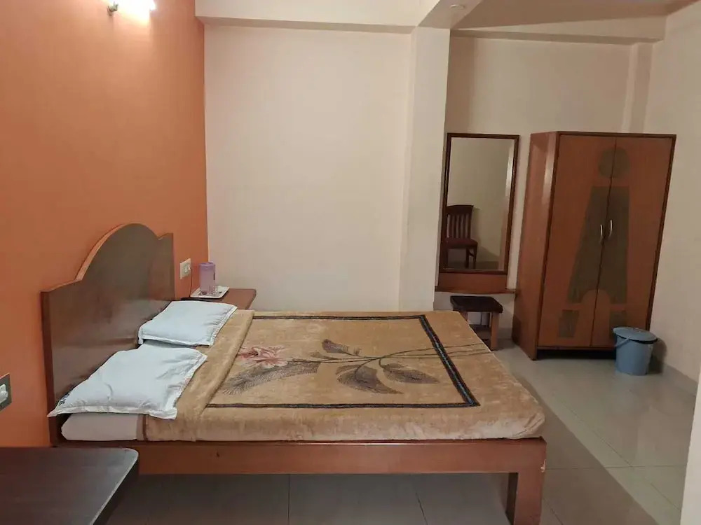 Sri Vinayaka Lodge