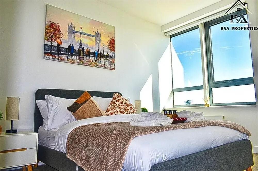 Modern 2 Bed 2 Bath Bracknell With Free Parking