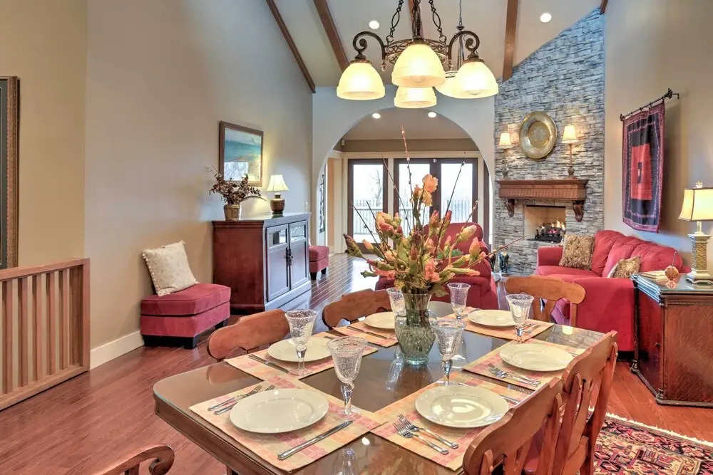 Beautiful Central Fayetteville Townhome w/ Views!