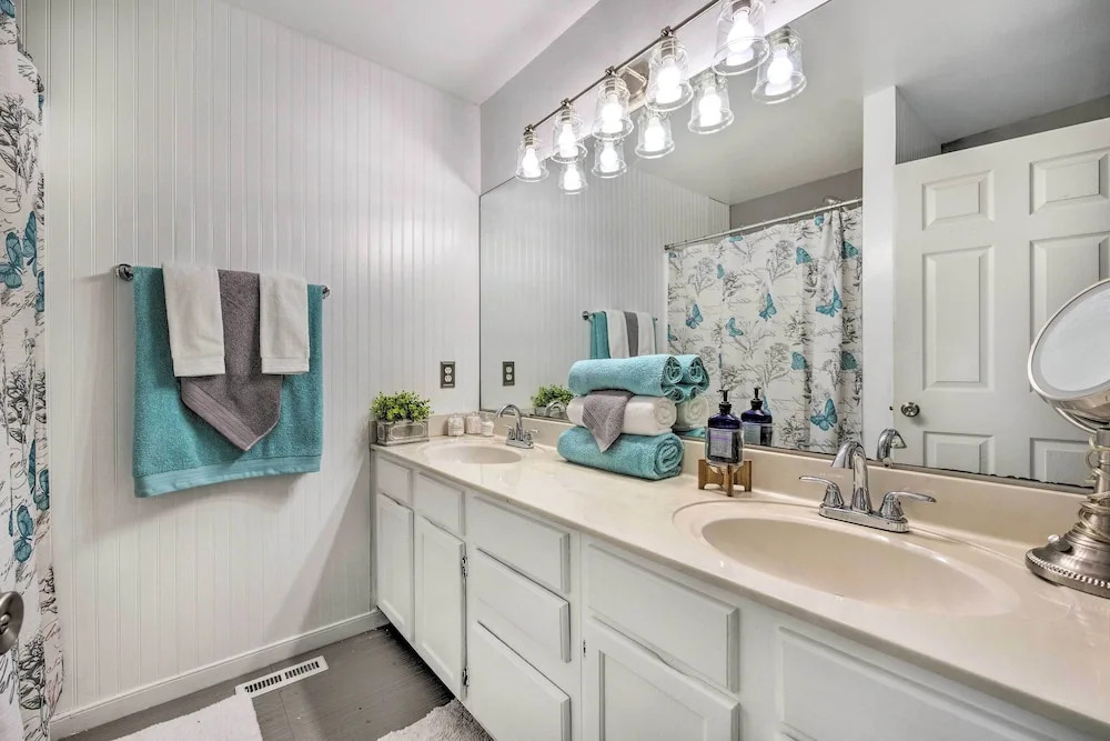Richmond Home with Pool, 5 Mi to Downtown