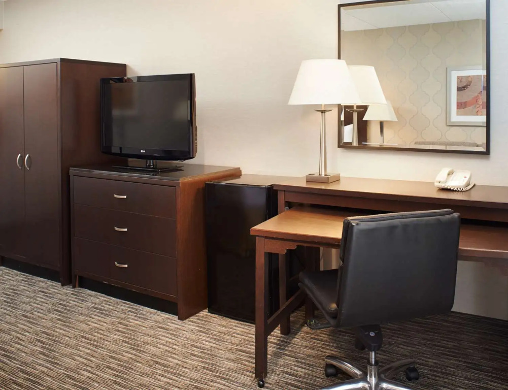 DoubleTree by Hilton Dearborn