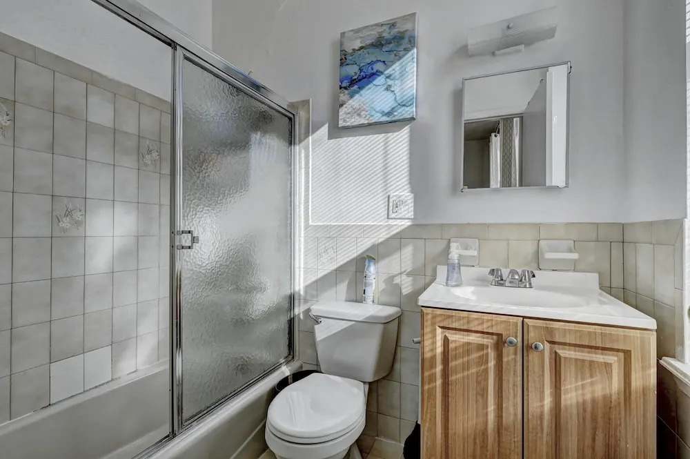 Modern Apartment minutes to NYC
