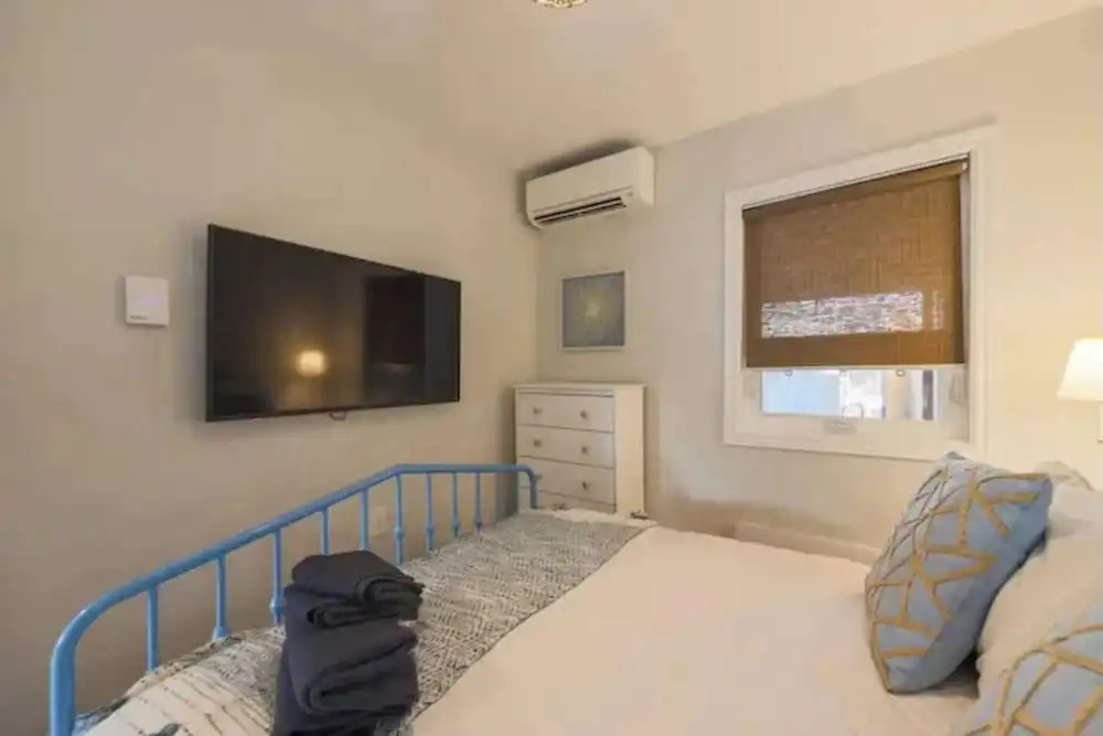 Casa Hotels: Modern 2BR Suite in Leslieville